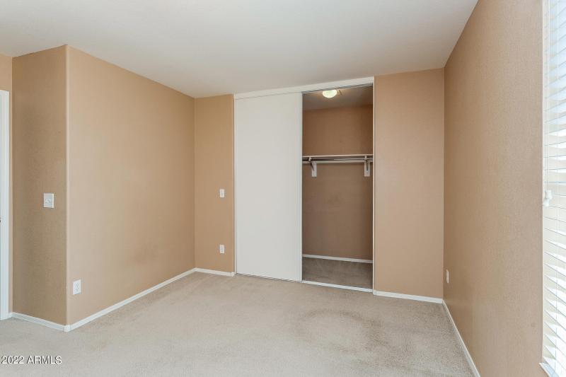 011-photo-bedroom-11454093