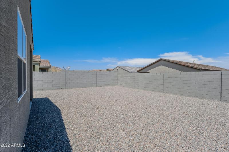 015-photo-rear-view-11454102