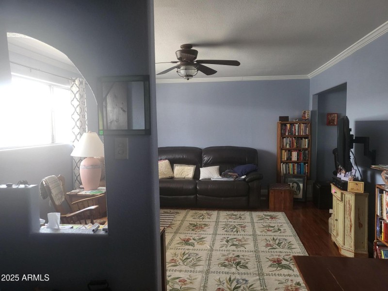 TEXTURED CEILING & CROWN MOULDING