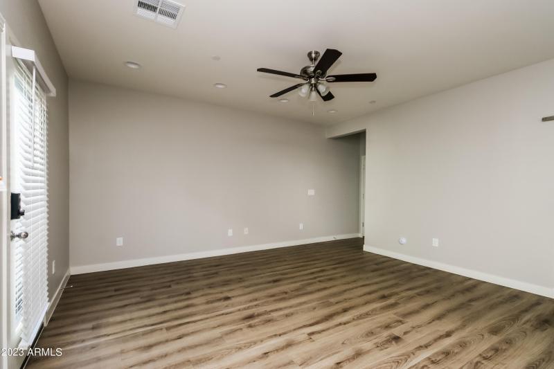 019-photo-living-room-13303679