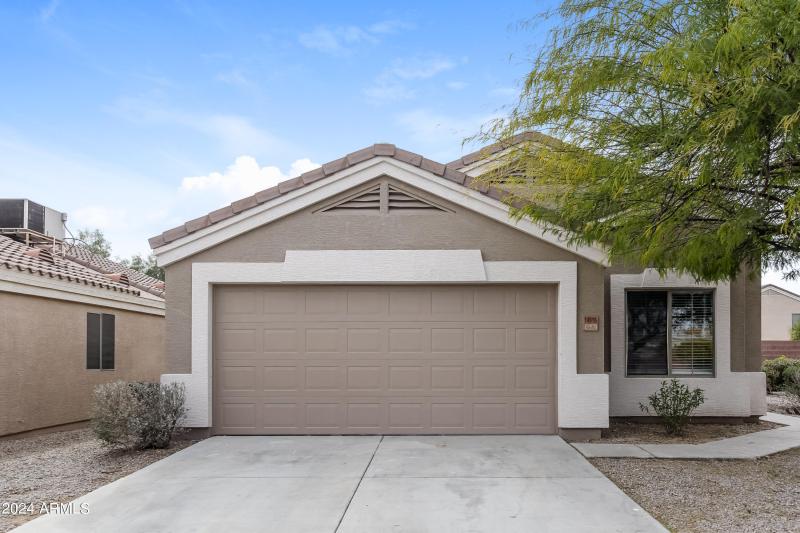 002-photo-front-view-8061555