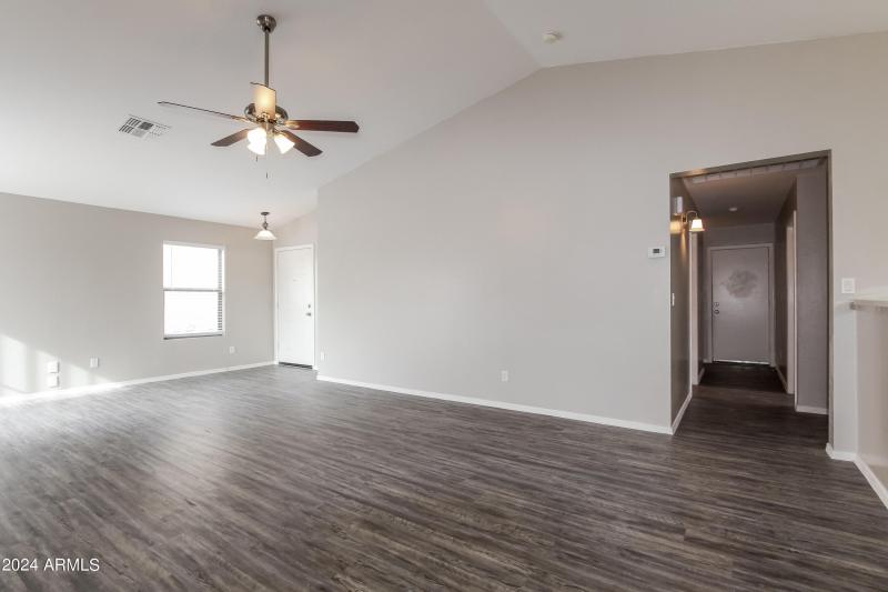 003-photo-living-room-8061557