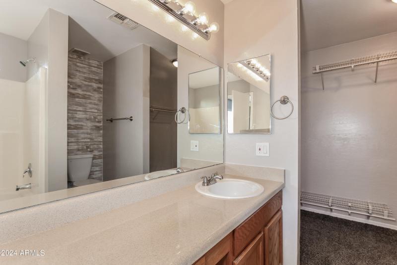 008-photo-master-bathroom-8061561