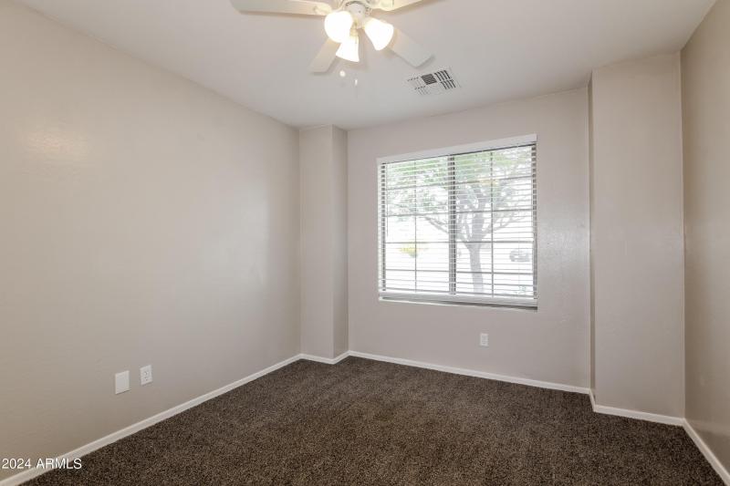 011-photo-bedroom-8061552