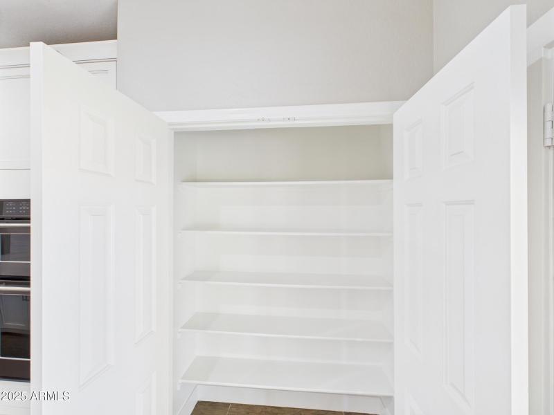 CAM02404G0-PR0136-STILL016