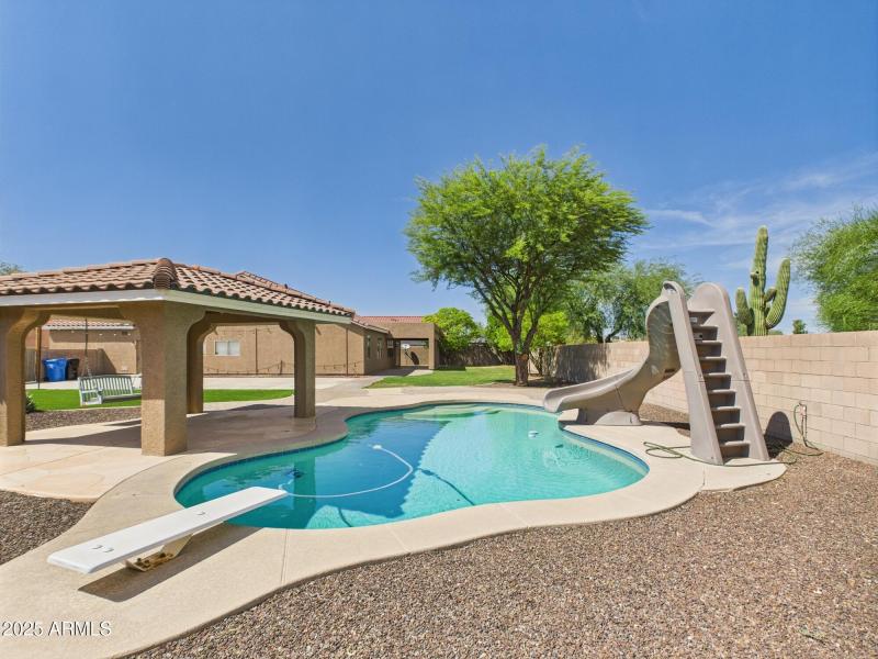 CAM02404G0-PR0136-STILL037