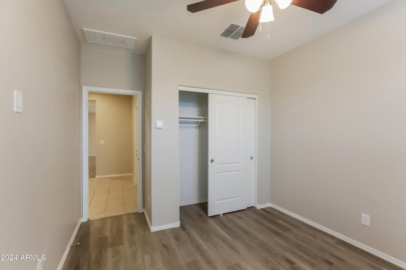 011-photo-bedroom-11539606