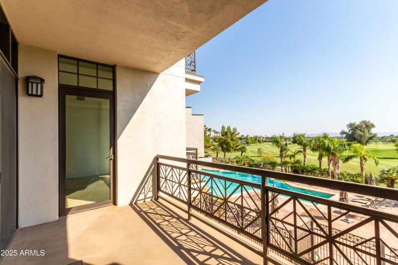 Huge Patio Overlooking Pool & Golf