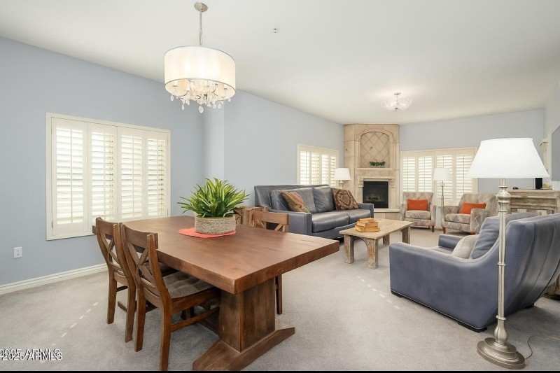 Spacious dining & family room