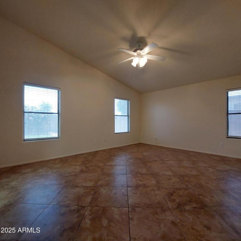 11219W.VernonAvePics24