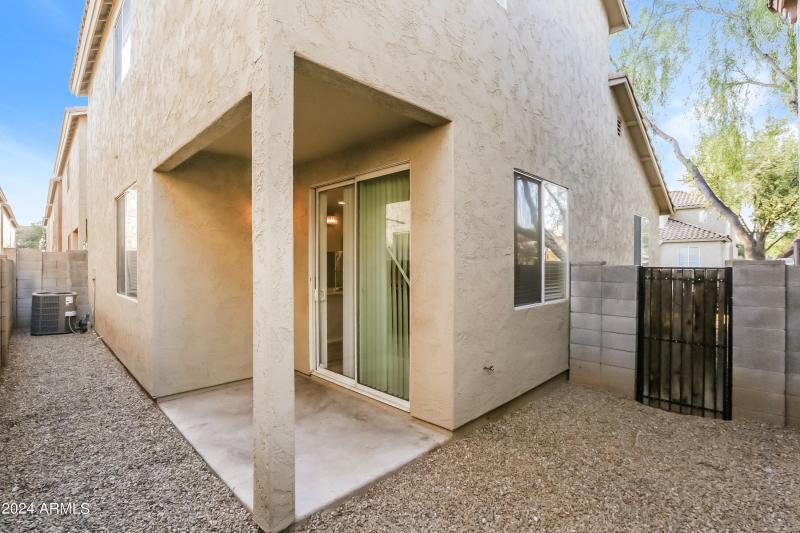 015-photo-rear-view-9729617