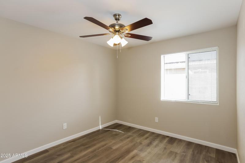 027-photo-bedroom-12444939