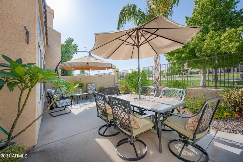 038_Outdoor Dining II