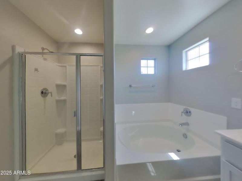 10_pc_QAXvSGsD4N_kFFhYZBQVV_layout_0