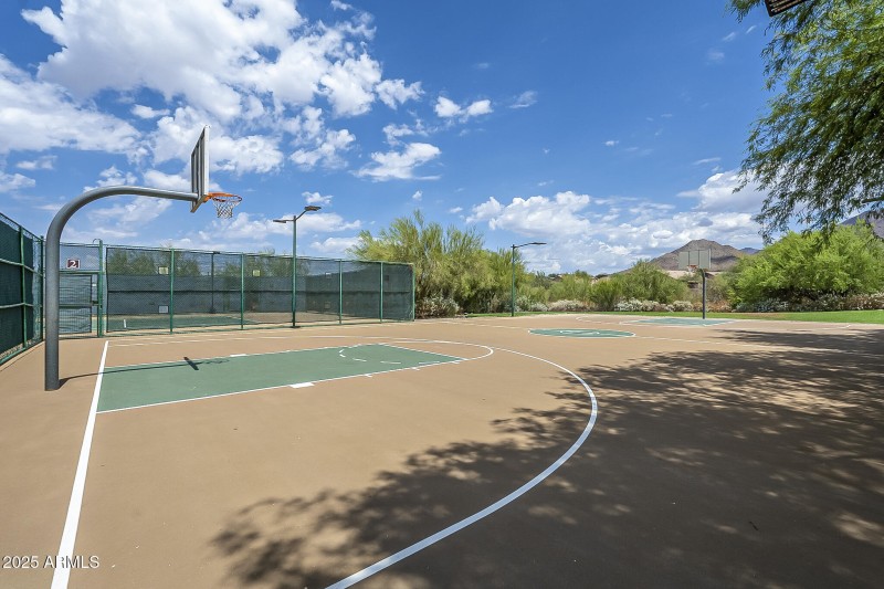 Queens - Community-3