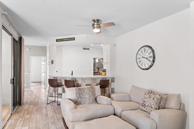 08-Living to Kitchen