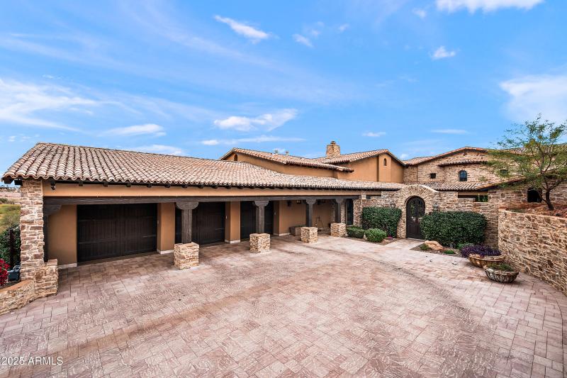 3 Car Garage - Direct Entry