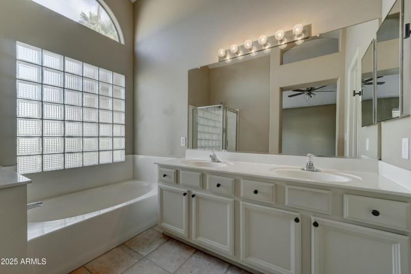 5204 W Geronimo St-20