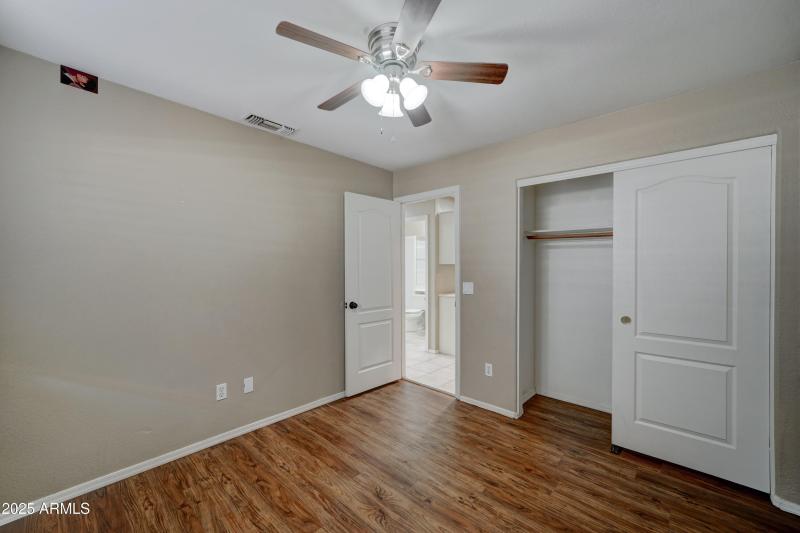 5204 W Geronimo St-25