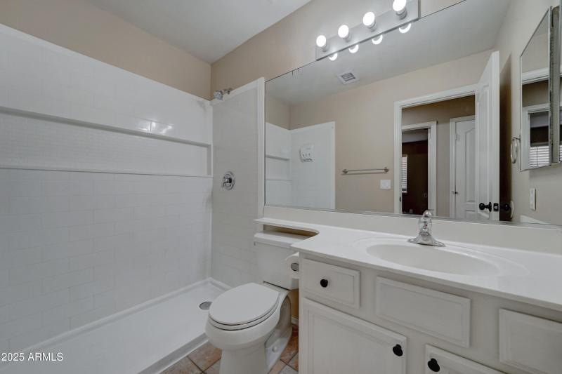 5204 W Geronimo St-26