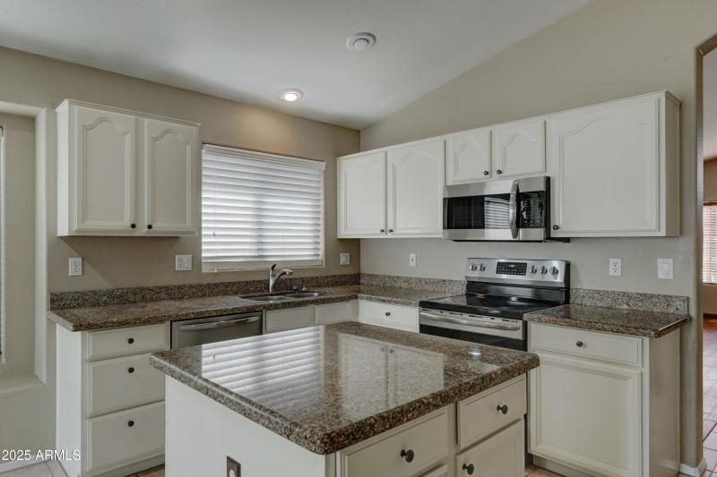 5204 W Geronimo St-8