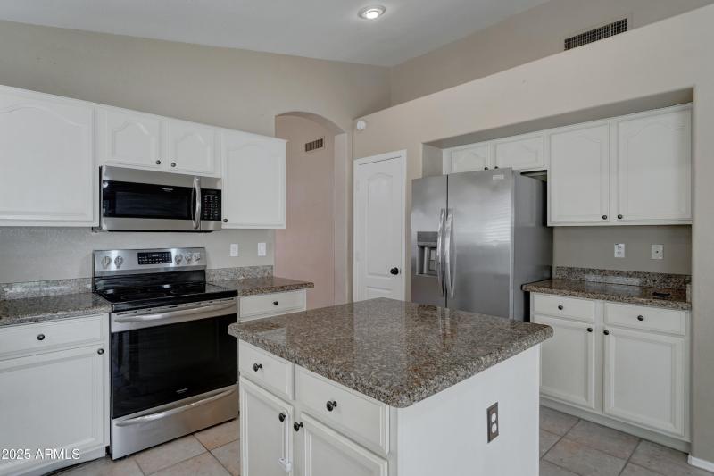 5204 W Geronimo St-9