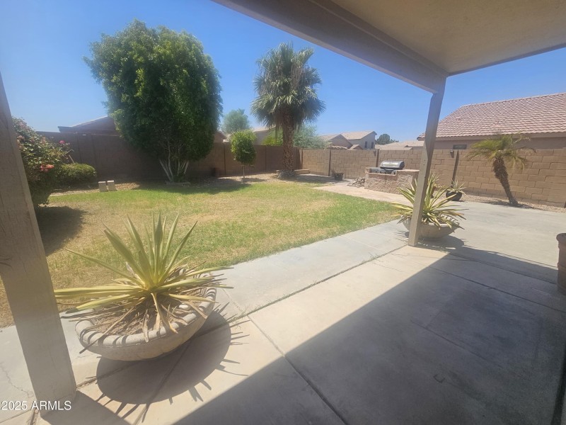 Maria Arambula Foto 9 Back yard