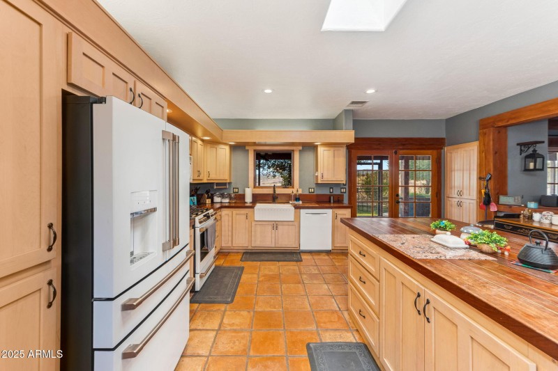 21-web-or-mls-1 Pinto Trail - MLS Images