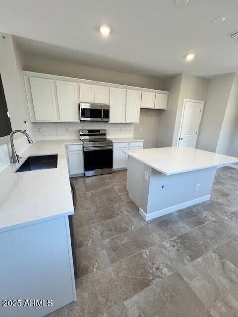 BR35 lot 147 Kitchen