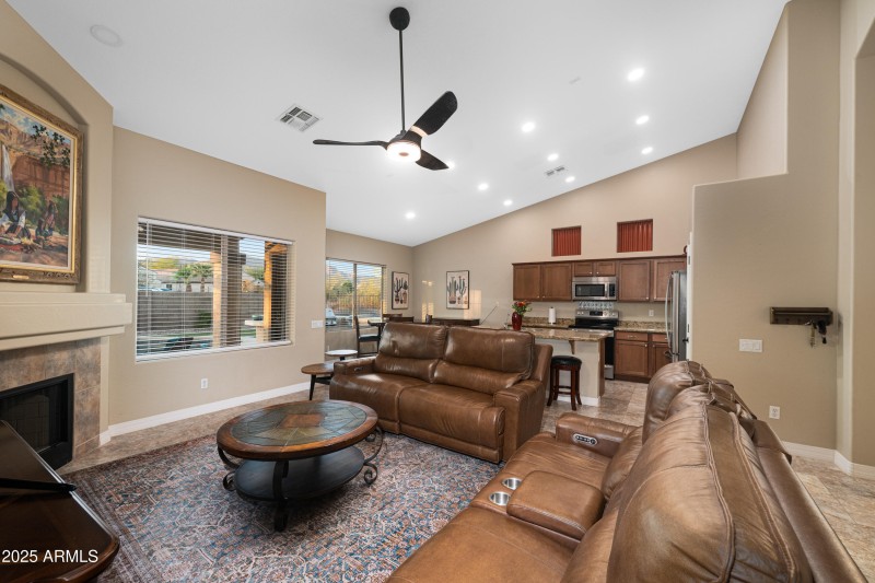 10318-E-Trailhead-Court-19