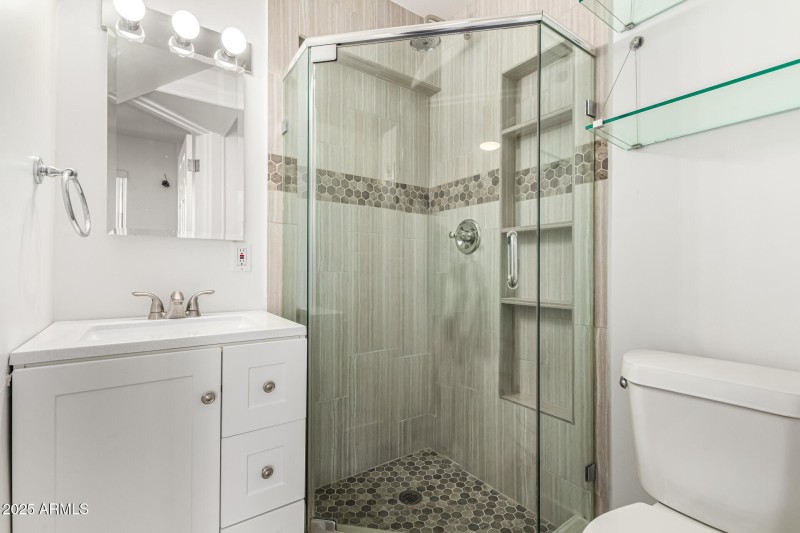 Bathroom 3 (En-suite Main Level)