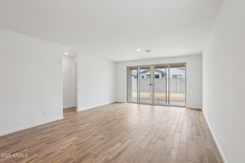 4-web-or-mls-La Senda Dr W-S2008-004