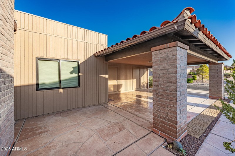 SPACIOUS CARPORT W:STONE ENTRY