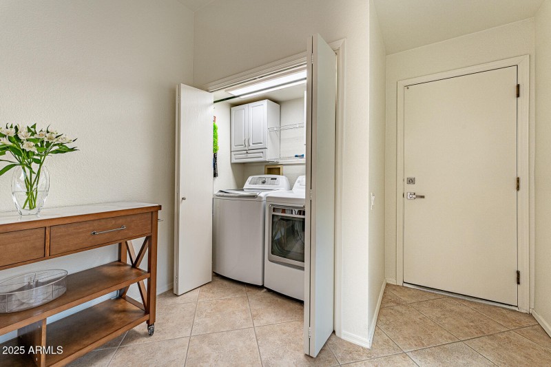 CONVENIENT LAUNDRY SPACE; APPLICANCES I