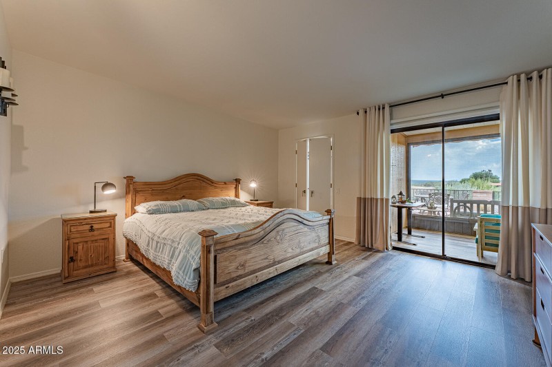 SPACIOUS PRIMARY SUITE W:VIEW