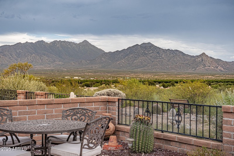 GORGEOUS MOUNTAIN VIEWS RIGHT OFF YOUR P