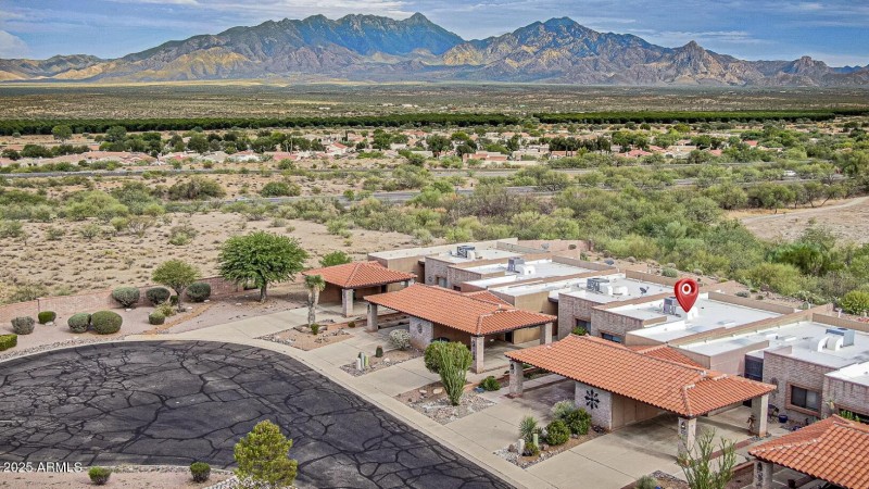 PICTURE YOURSELF IN THIS BEAUTIFUL LOCAT