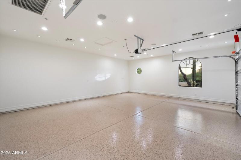 Temp-Controlled Garage w/ Show Lighting