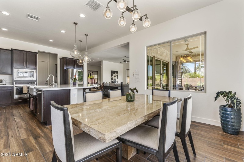 Eat-in Kitchen
