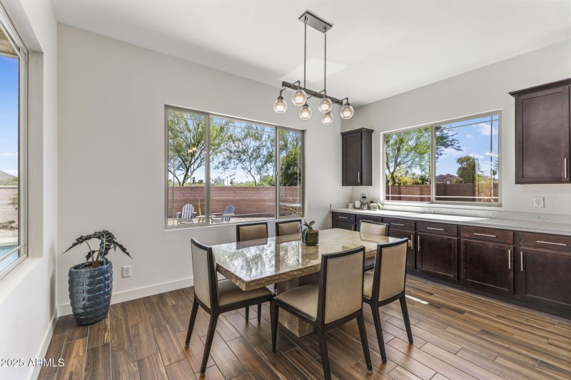 Eat-in Kitchen