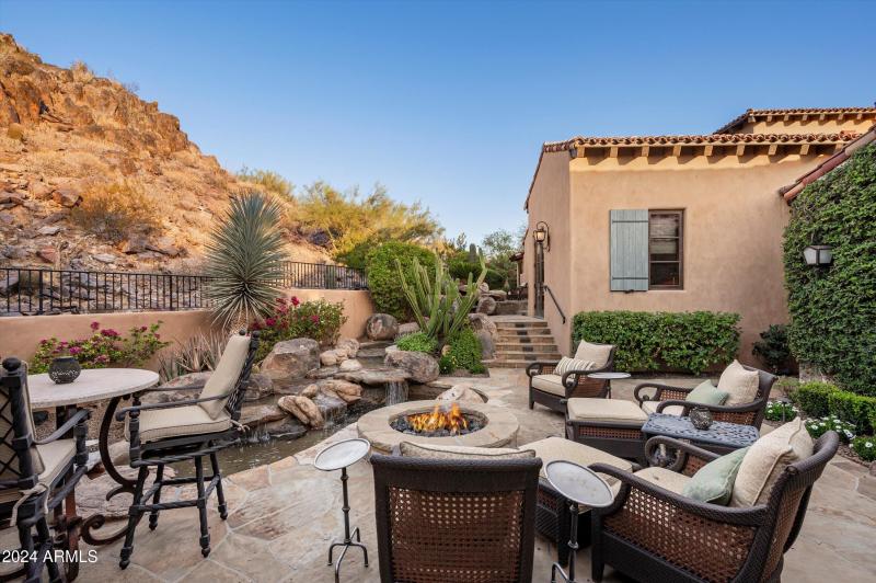 Sitting area between Casita & Main Home