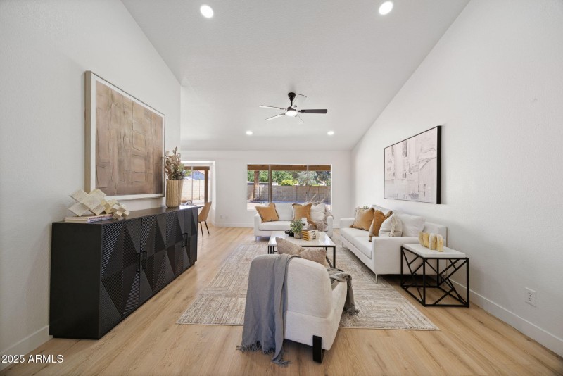 5-web-or-mls-510-w-amoroso-dr