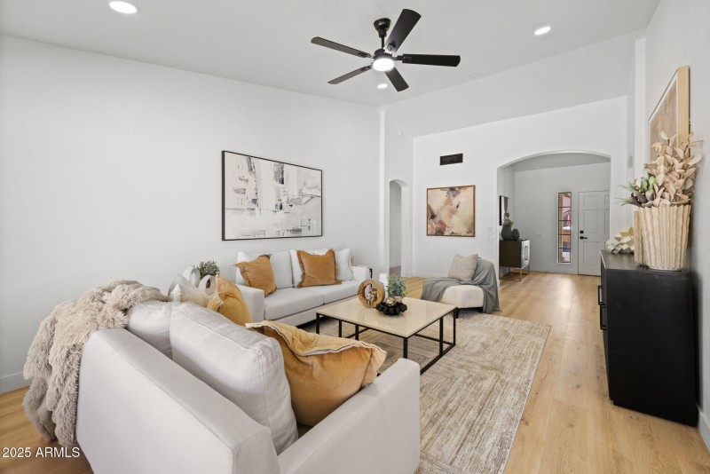 7-web-or-mls-510-w-amoroso-dr