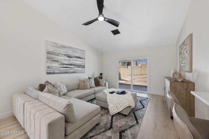 9-web-or-mls-510-w-amoroso-dr