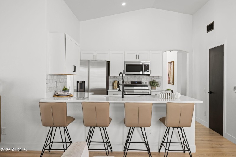 17-web-or-mls-510-w-amoroso-dr