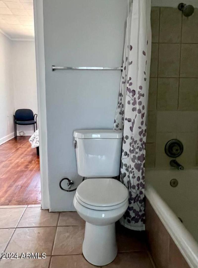 BR View of Tub Shower