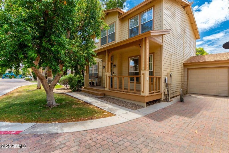 Front of home / Garage