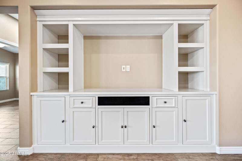 Entertainment center