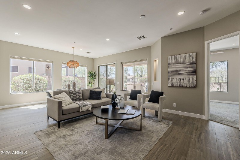 10-web-or-mls-74th St-10