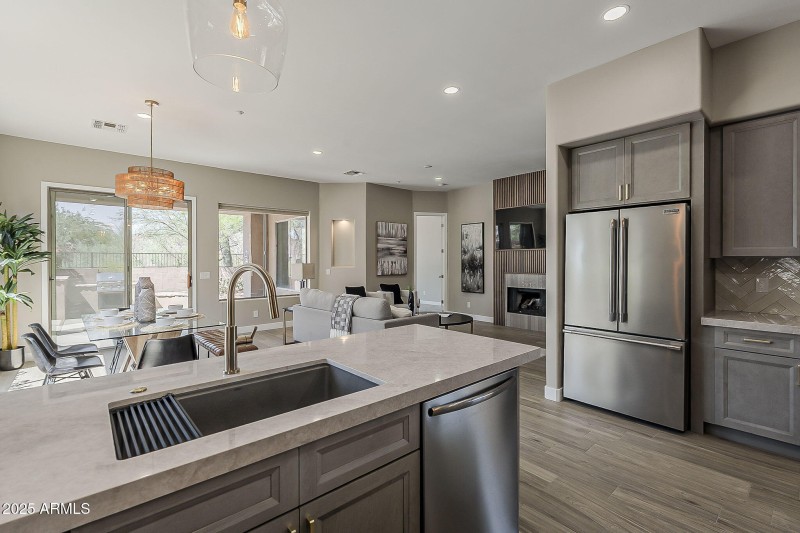 21-web-or-mls-74th St-21